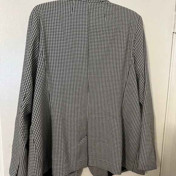 Lane Bryant Black & White Blazer. Size 20. - Picture 3 of 4